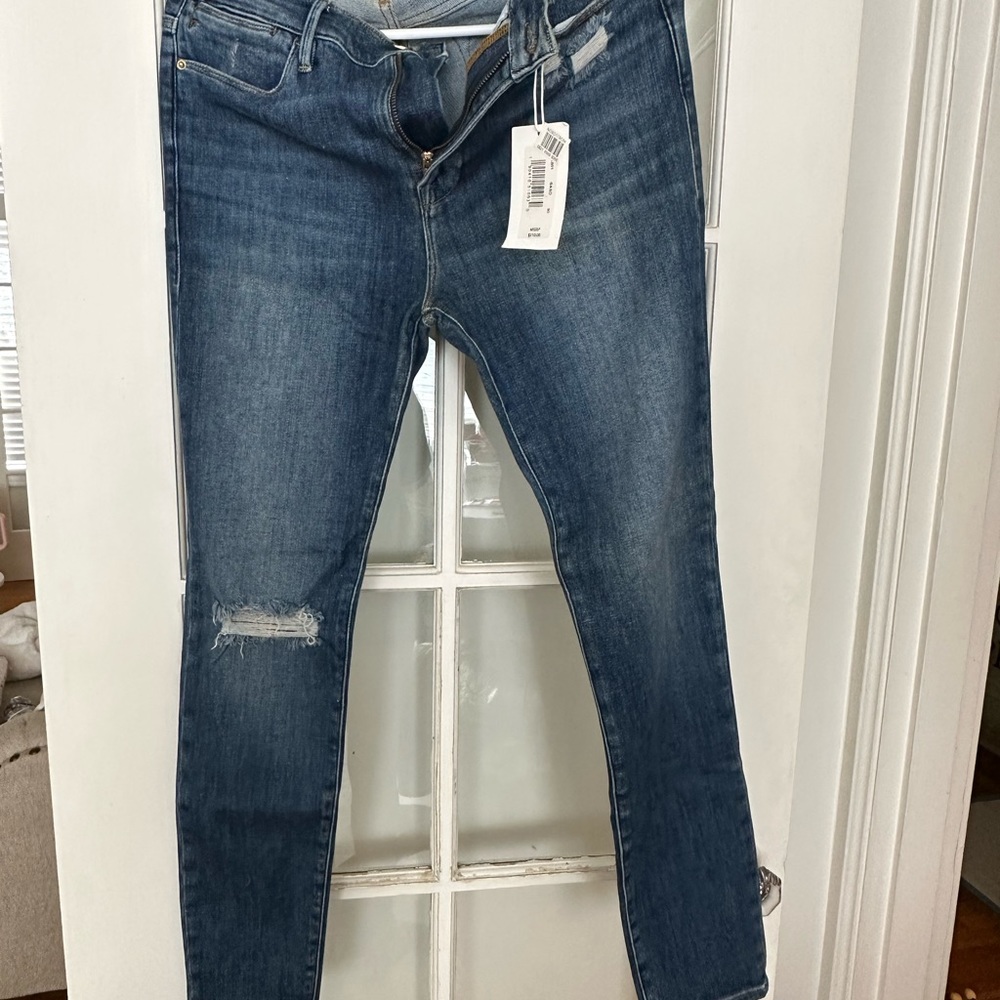 Frame Le High Skinny Jeans in Saxon wash. 93% cotton, 5% polyester, 2% elastane